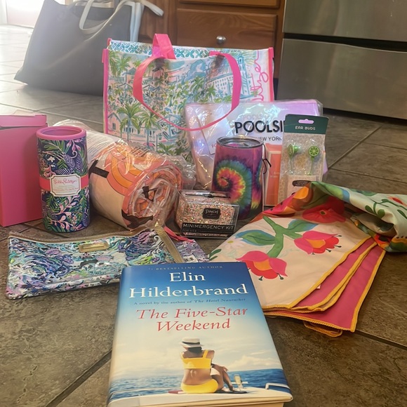 Lilly Pulitzer/ Natural life perfect beach day bag, everything you need! - Picture 3 of 17